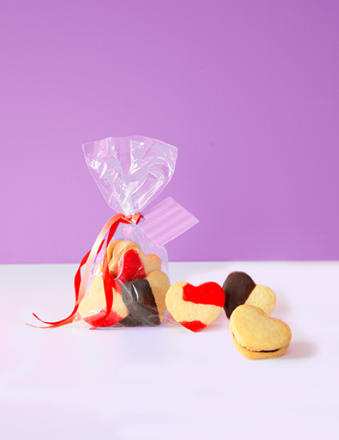 Bolsa de galletas surtidas en forma de corazón 